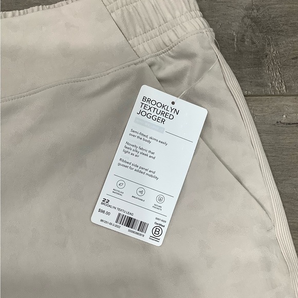 Women’s Athleta 22 Brooklyn Comfortable Joggers Pants Beige Ankle Stretch NWT - Picture 13 of 16
